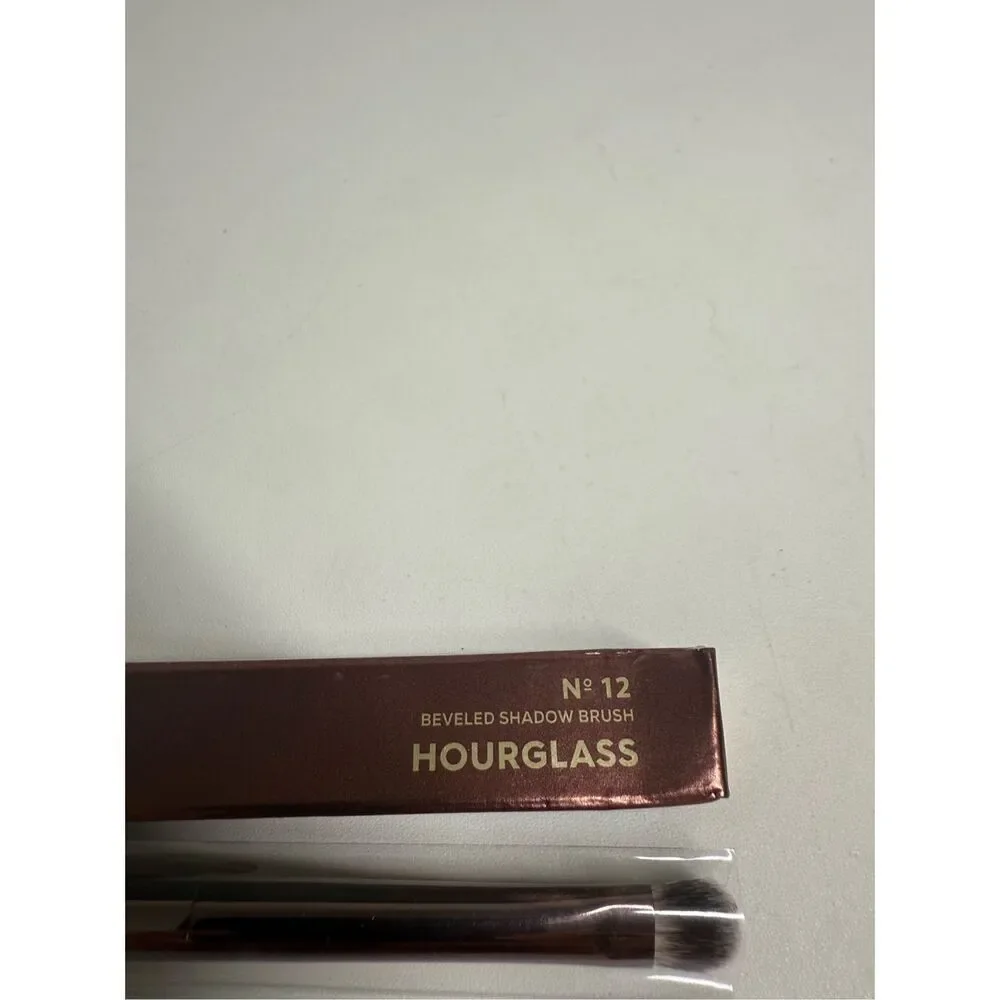 New Hourglass N* 12 Beveled Shadow Brush